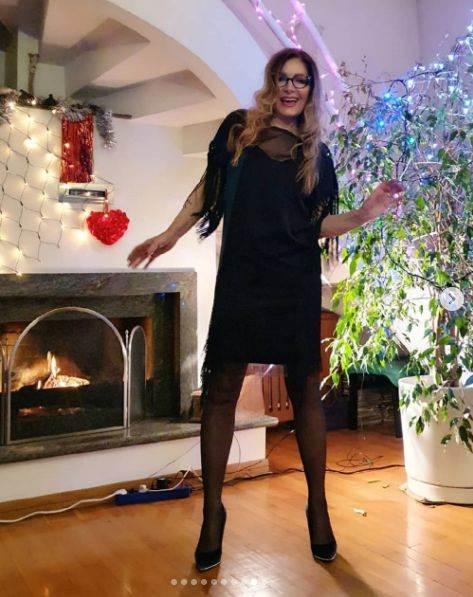 danica maksimovic novogodisnja cestitka elegantno izdanje slike