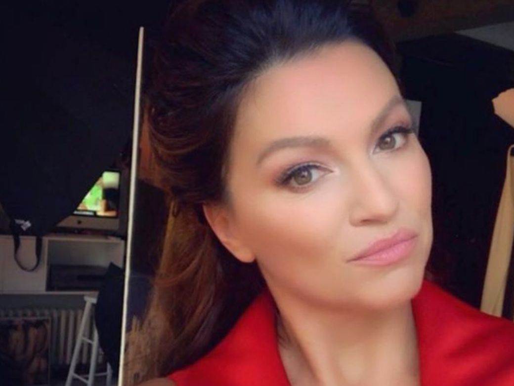 Nina Badrić u kupaćem bez šminke