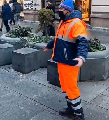zoran jovanovic maltretira radnika gradske cistoce video