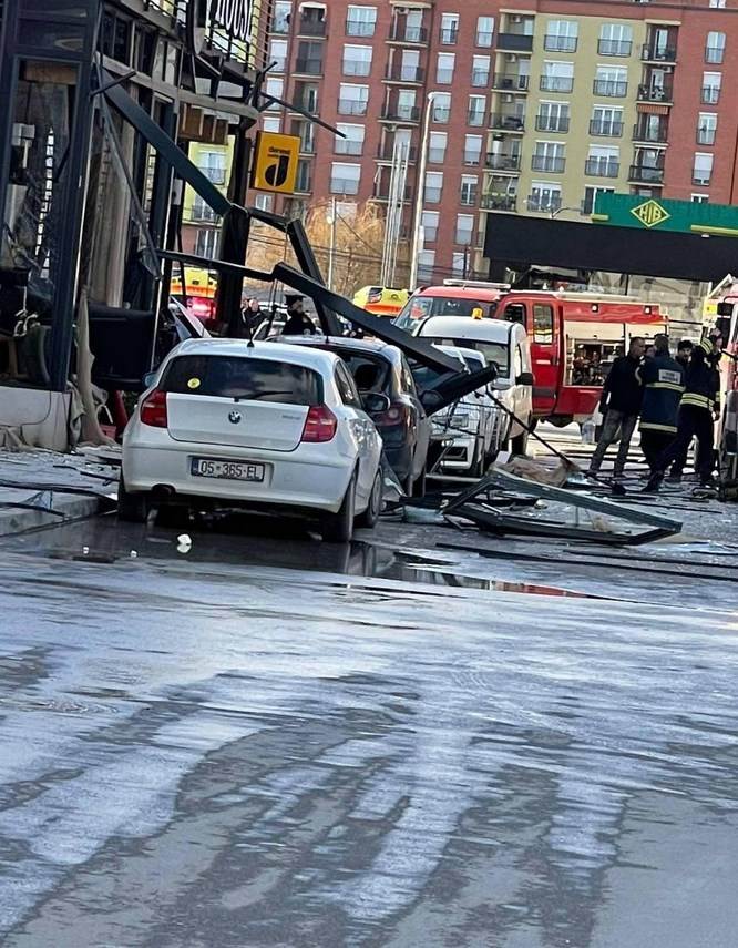 urosevac eksplozija restoran povredjeni boca za gas deca naselje selo video snimak