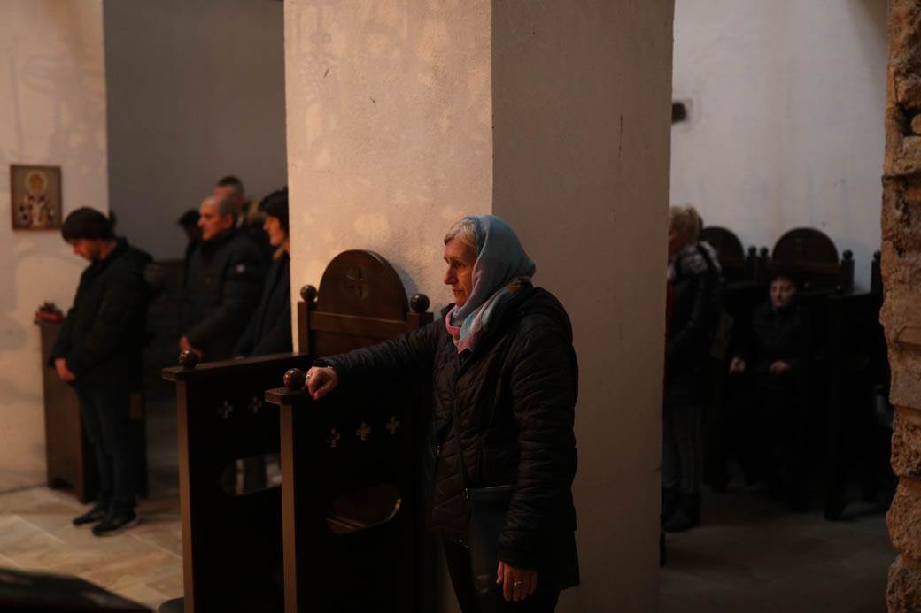 paljenje badnjaka badnje vece obicaji crkva topcider hram aleksandrovac fotografije