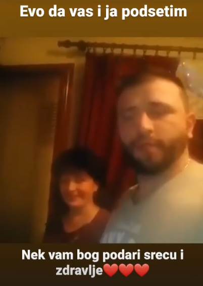 mama puca iz pistolja za bozic mama molim te video