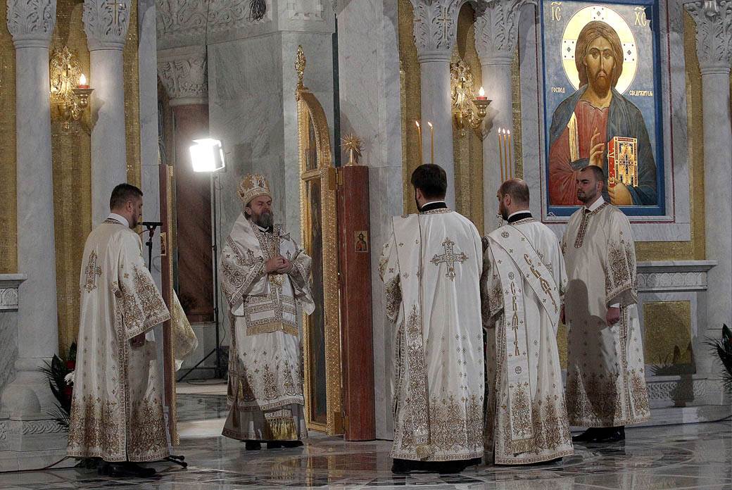 bozic obicaji ponocna liturgija hram svetog save ceca raznatovic vernivi fotografije