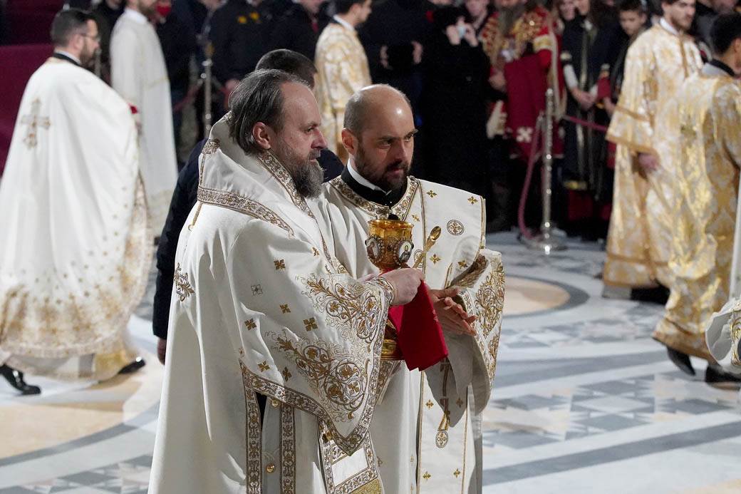 bozic obicaji ponocna liturgija hram svetog save ceca raznatovic vernivi fotografije