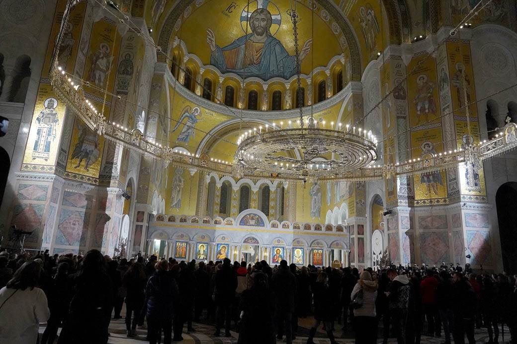 bozic obicaji ponocna liturgija hram svetog save ceca raznatovic vernivi fotografije