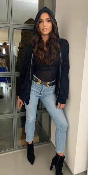 dominik tim devojka lili pol ronkalji cirkuska igracica foto