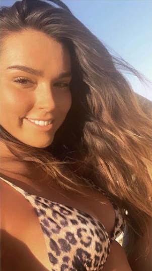 dominik tim devojka lili pol ronkalji cirkuska igracica foto