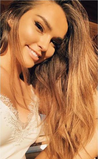 dominik tim devojka lili pol ronkalji cirkuska igracica foto