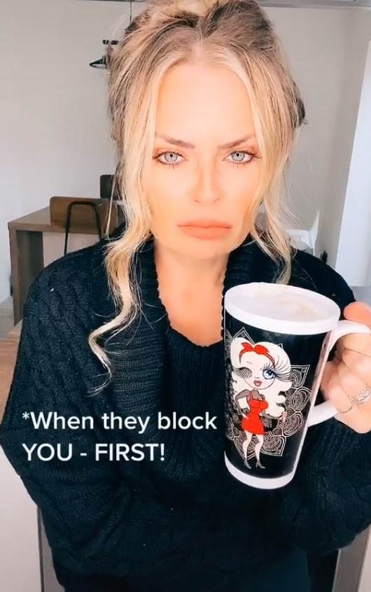 kler beret tiktok ima 40 godina i snima video klipove foto video