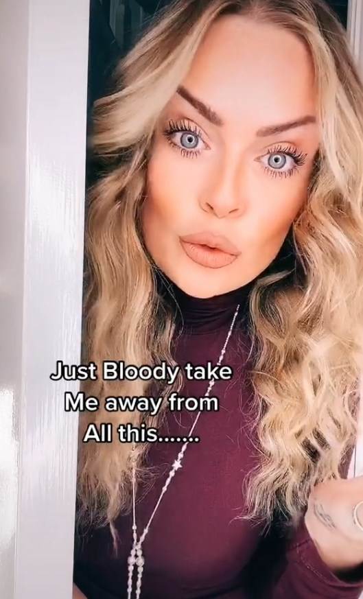 kler beret tiktok ima 40 godina i snima video klipove foto video