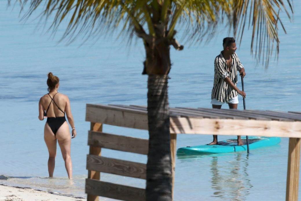 dzenifer lopez tanga kupaci guza telo paparaco sa plaze