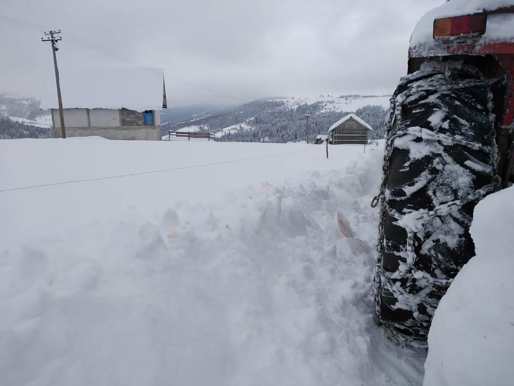 sneg poplave srbija vanredna situacija neprohodni putevi nema struje