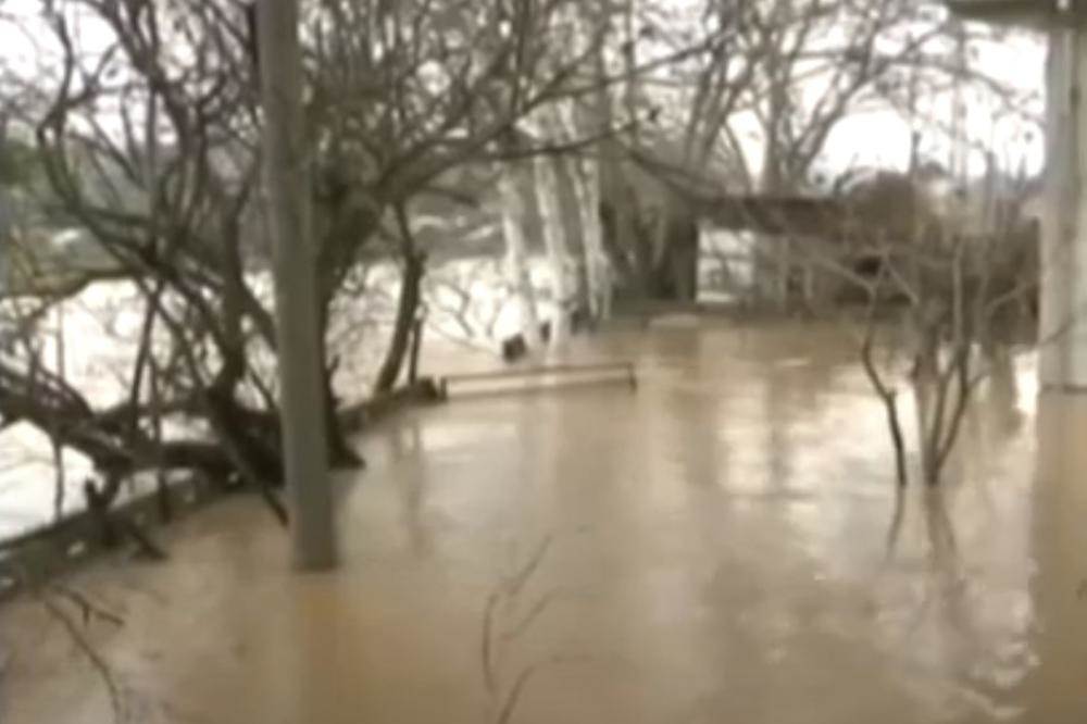 srbija 2020 poplave jug zemlje reke celo selo pod vodom vanredna situacija foto