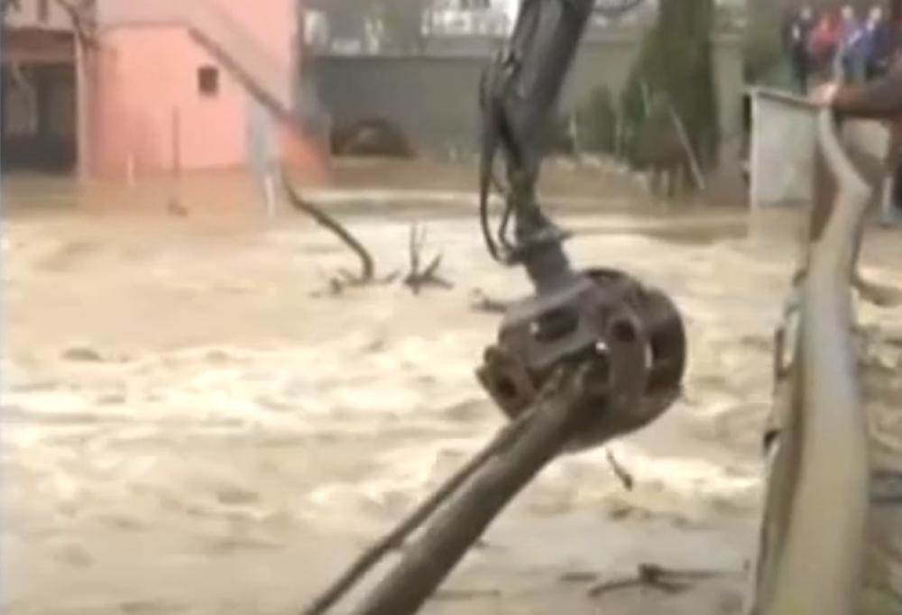 srbija 2020 poplave jug zemlje reke celo selo pod vodom vanredna situacija foto