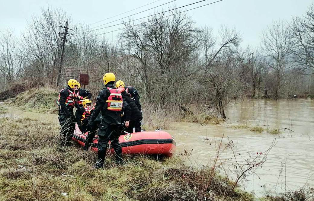 srbija 2020 poplave jug zemlje reke celo selo pod vodom vanredna situacija foto