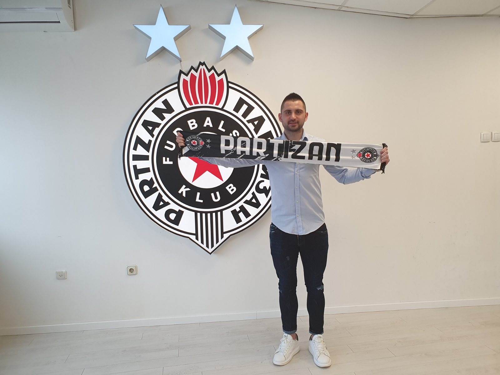 Marko Živković iz FK Partizan igra za Teleoptik