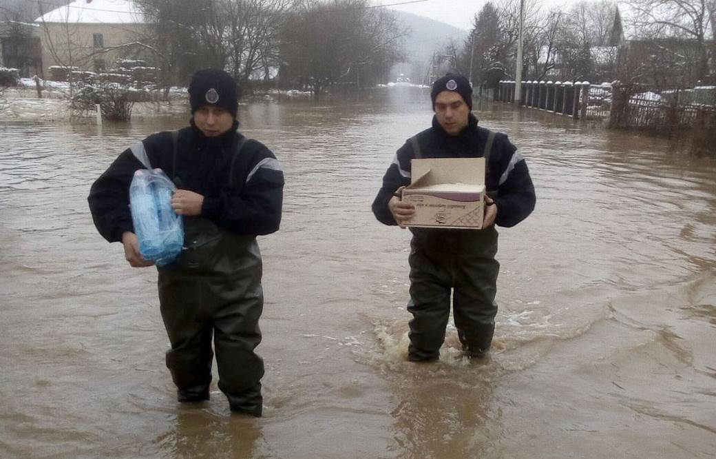 srbija 2021 poplave jug nis pirot leskovac vranje stanje na rekama vodostaj vatrogasci spasvanje
