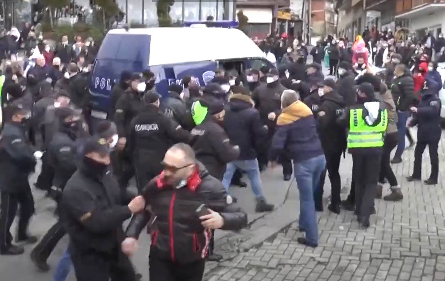 severna makedonija karneval korona virus mere policija marice rasturili zabavu hapsenje foto video