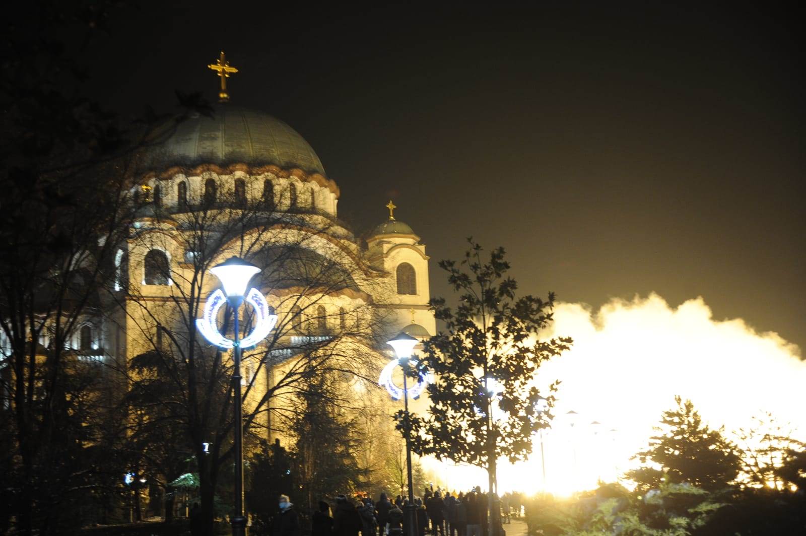 srpska nova godina docek vatomet bakljada hram svetog save fotografije