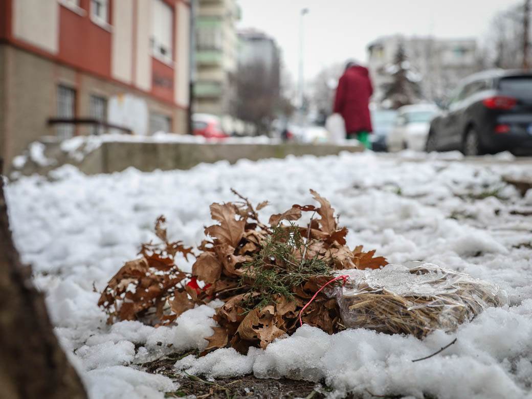 badnjak gde ga ostaviti posle bozica beograd baceni po ulici
