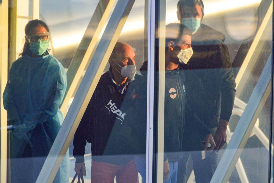 novak djokovic stigao u australiju adelejd karantin 2 nedelje fotografije