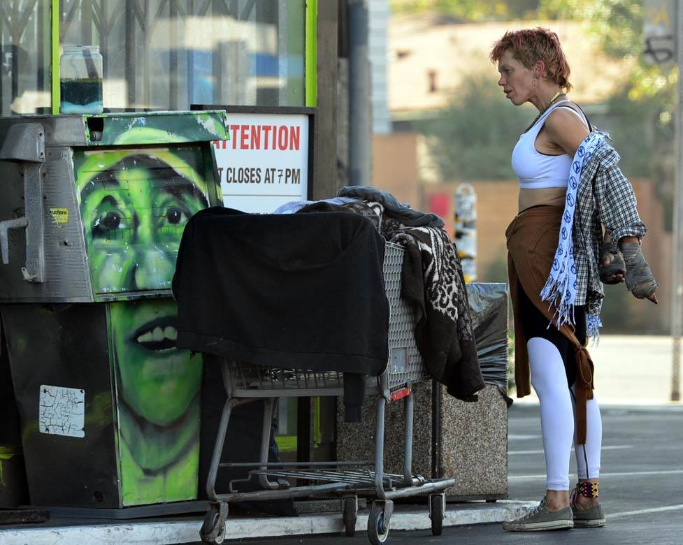 Loni Vilison kopa po kontejneru