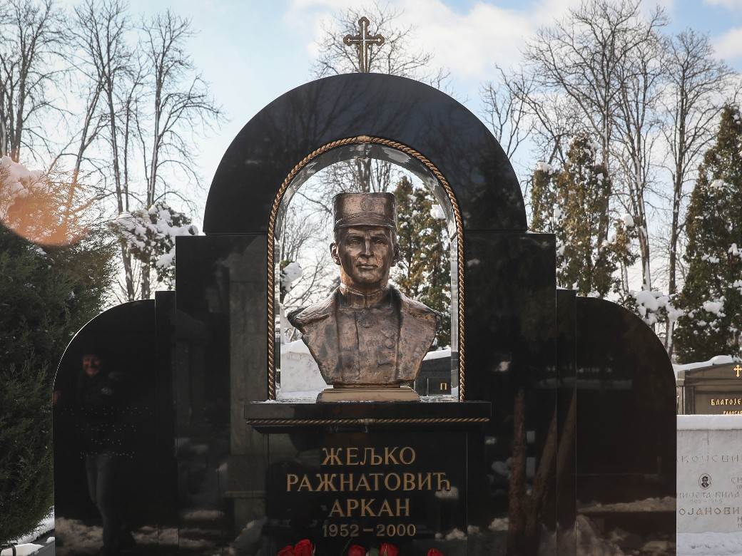 arkan, željko ražnatović, grob, spomenik 2.jpeg