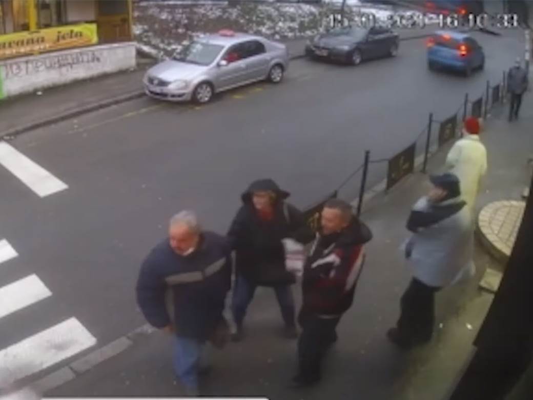 beograd miljakovac saobracajna nesreca zena automobil pokosila pesake video snimak