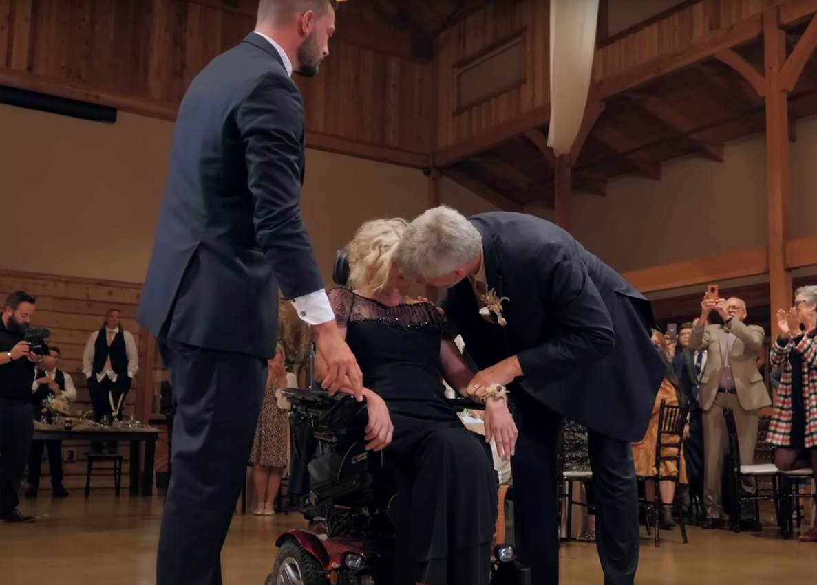 vencanje snimak prvi ples mladozenja i majka u kolicima video