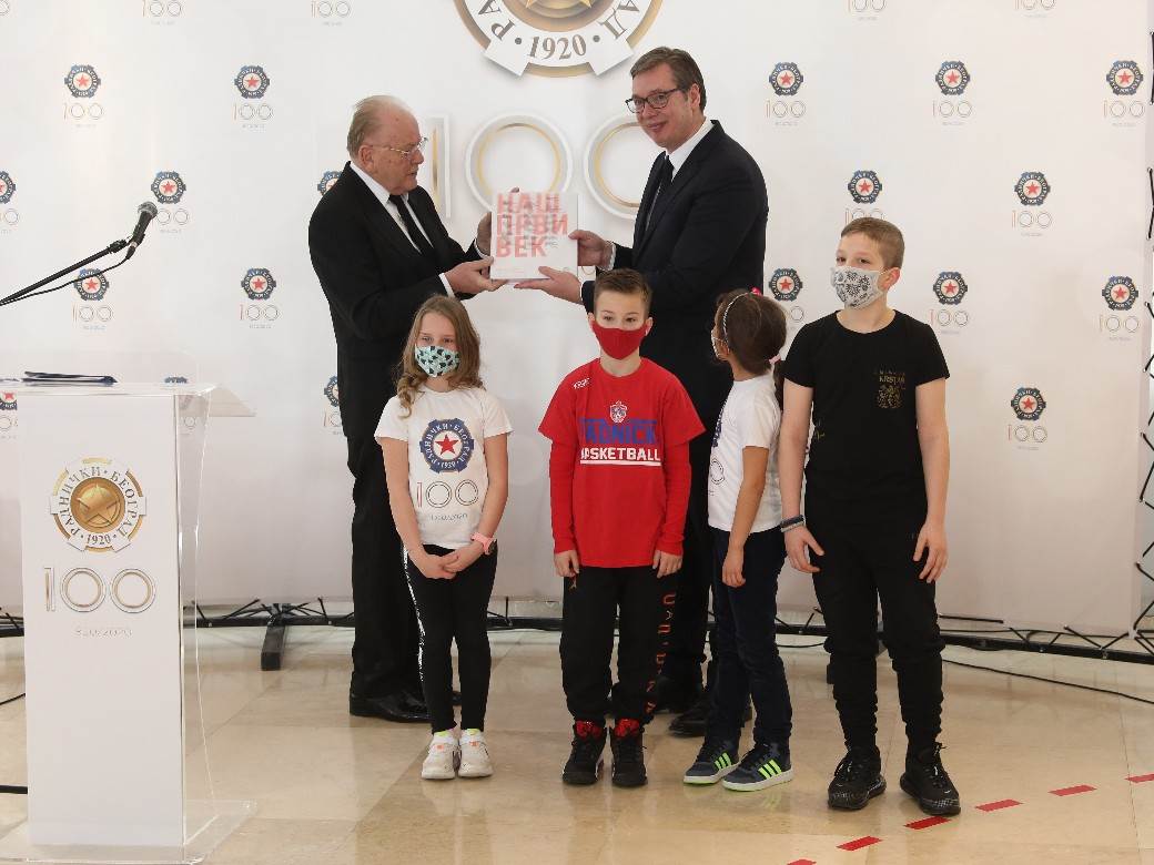 aleksandar vučić dušan duda ivković partija šaha 100 godina košarkaškog kluba radnički