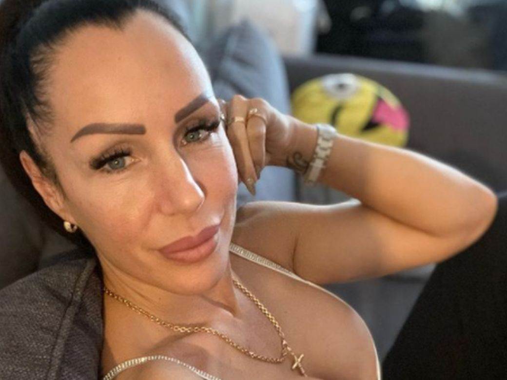 Ljuba Pantović toples i bez šminke