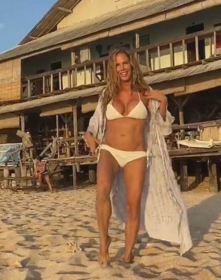 manekenka kupaci kostim 62 godine fotografije