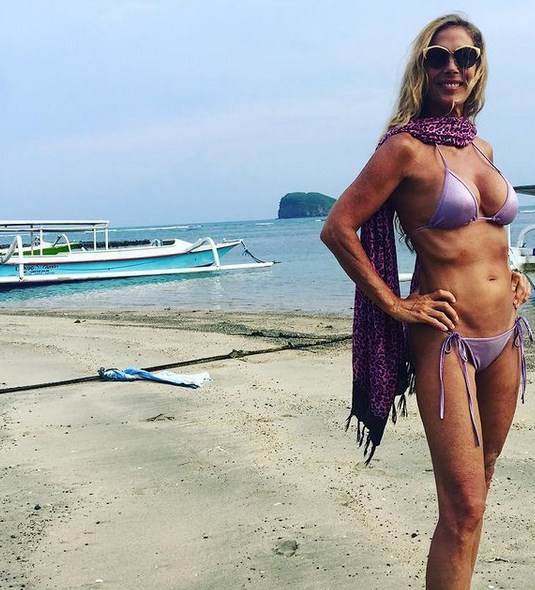 manekenka kupaci kostim 62 godine fotografije