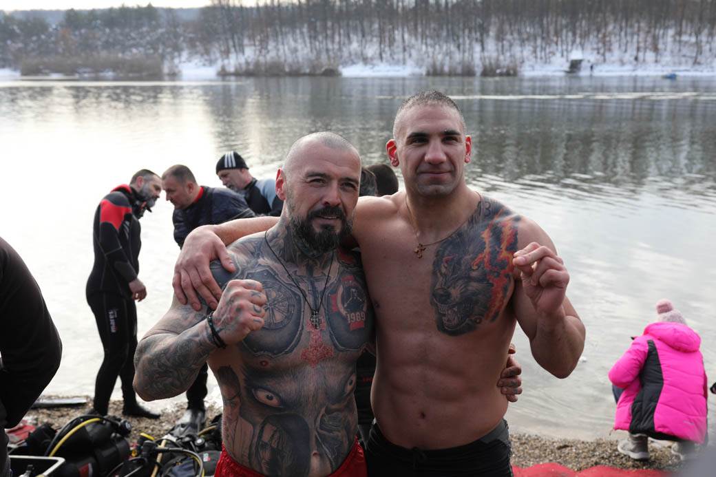 bogojavljenje 2021 casni krst plivanje srbija ada ciganlija kragujevac fotografije