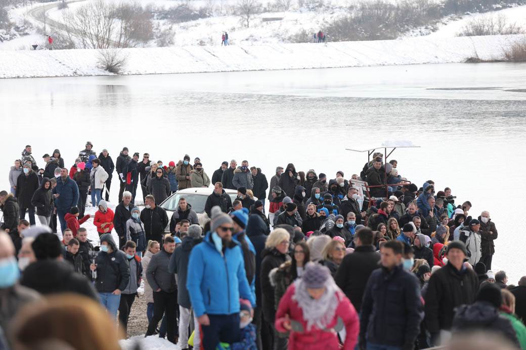 bogojavljenje 2021 casni krst plivanje srbija ada ciganlija kragujevac fotografije