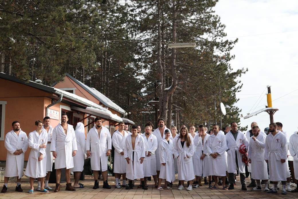 bogojavljenje 2021 casni krst plivanje srbija ada ciganlija kragujevac fotografije