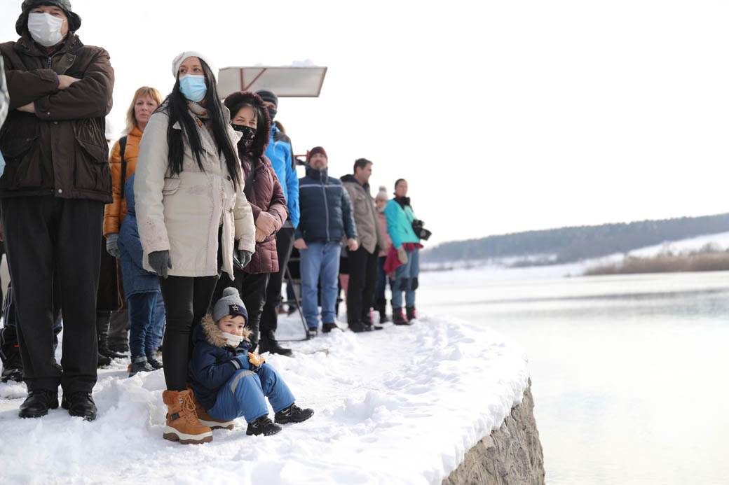 bogojavljenje 2021 casni krst plivanje srbija ada ciganlija kragujevac fotografije