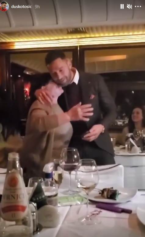 dusko tosic rodjendan jelena karleusa fudbaler peva s mamom