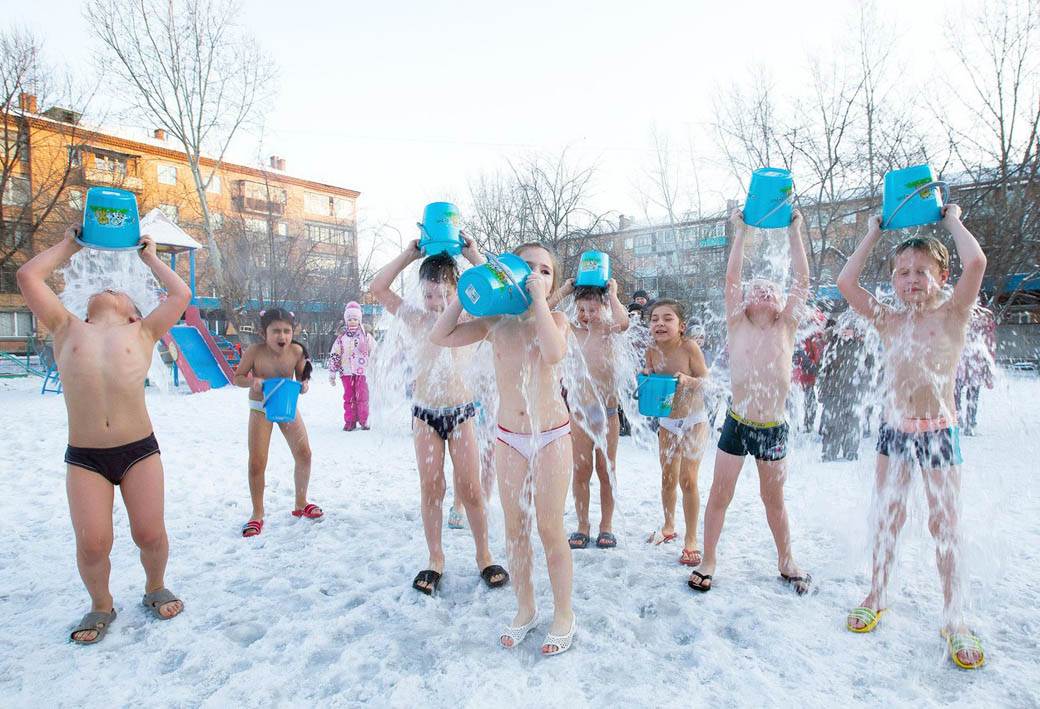 vrtic deca hladnoca zima hladna voda fotografije