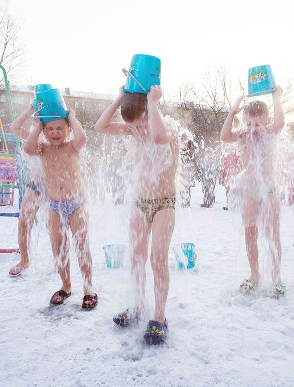 vrtic deca hladnoca zima hladna voda fotografije