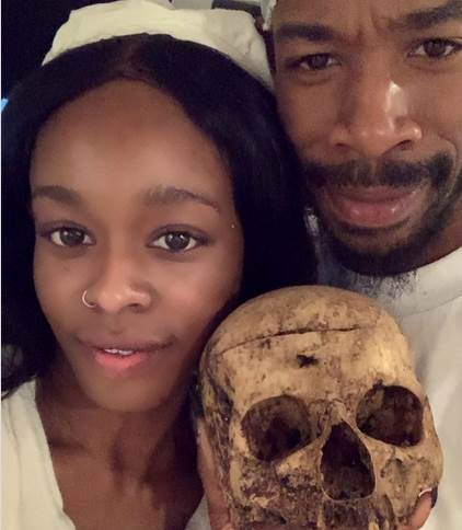 azelija benks mrtvacka lobanja pojela macku