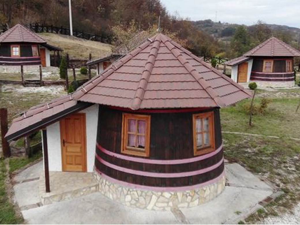 srbija turizam selo gornji milanovac ljubavne kace devet jugovica posete mladi parovi bela kuga