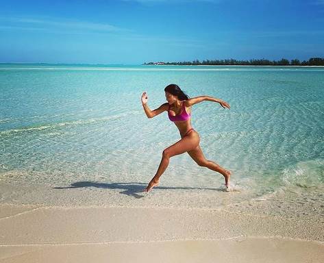 Nikol Šercinger tanga bikini slike