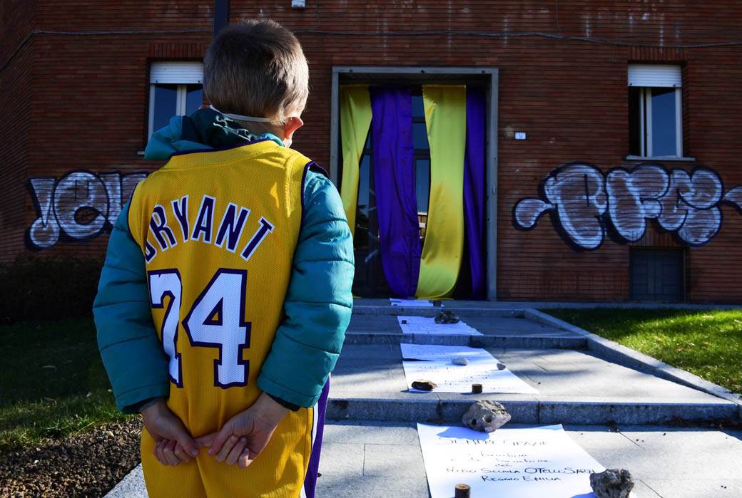 kobi brajant godisnjica smrti italija trg fotografije