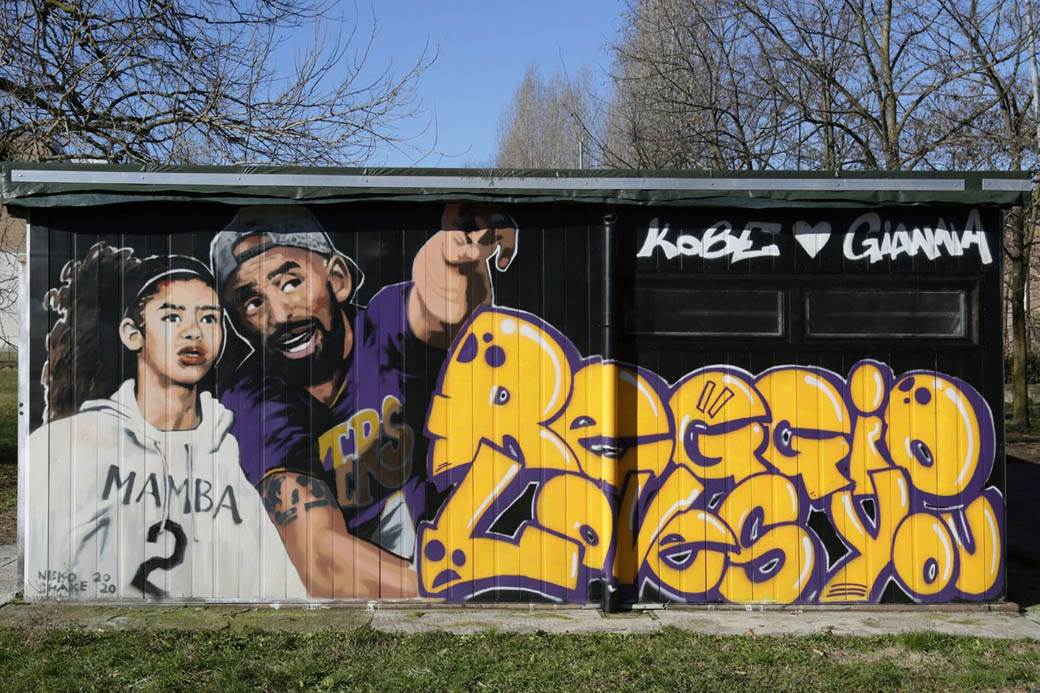 kobi brajant godisnjica smrti italija trg fotografije