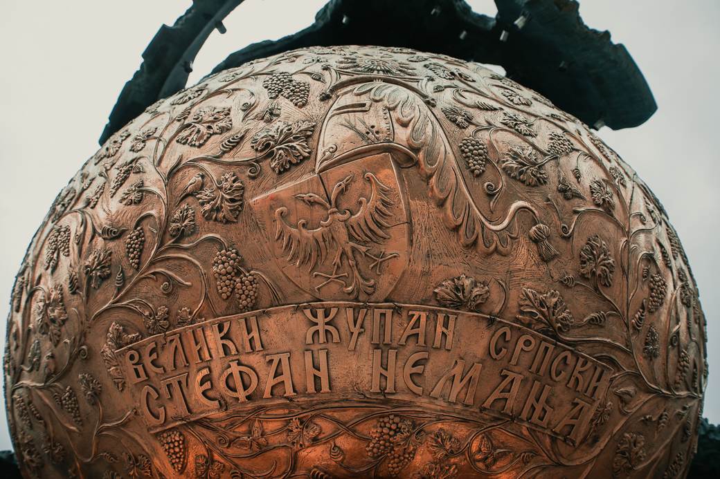 spomenik stefan nemanja ostecen muskrac otkinuo krst