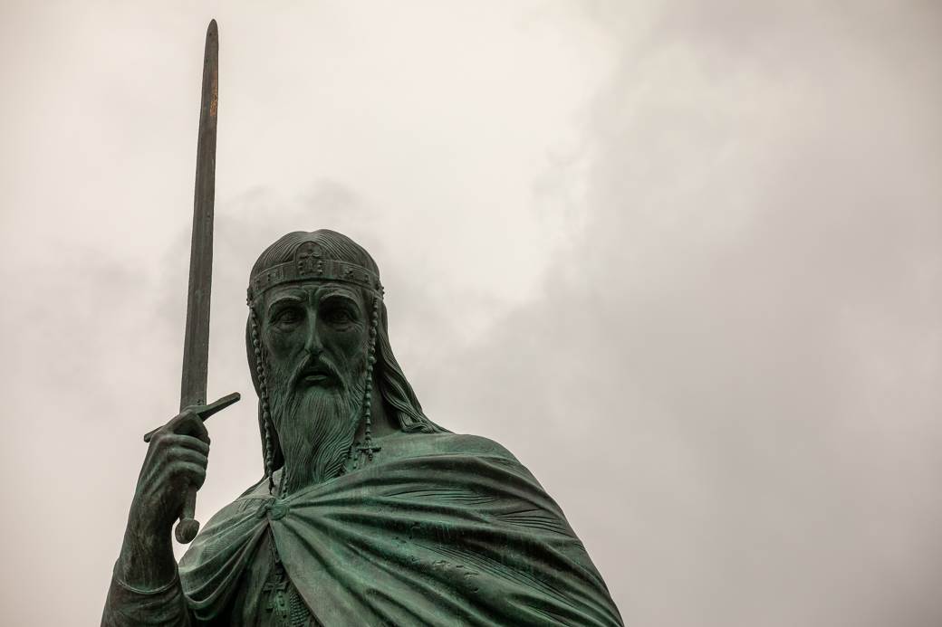 spomenik stefan nemanja ostecen muskrac otkinuo krst