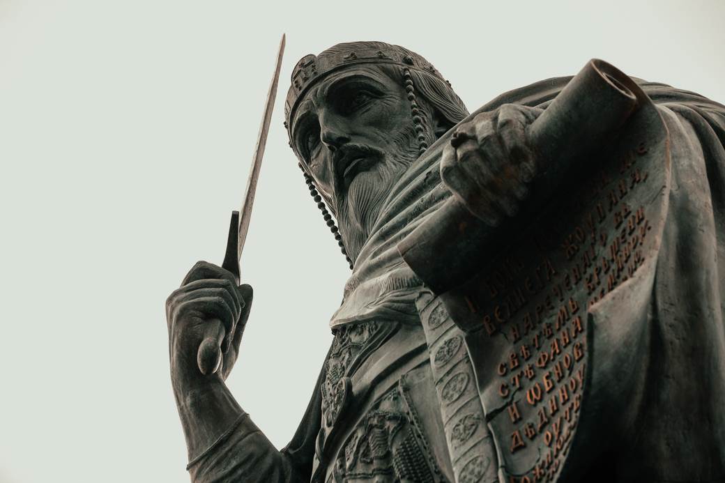 spomenik stefan nemanja ostecen muskrac otkinuo krst