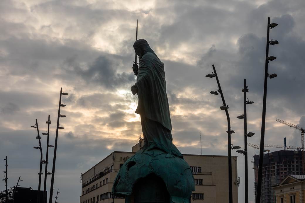 spomenik stefan nemanja ostecen muskrac otkinuo krst