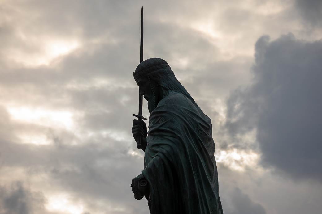 spomenik stefan nemanja ostecen muskrac otkinuo krst